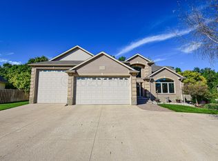 1744 Charleswood Estates Dr, West Fargo, ND 58078