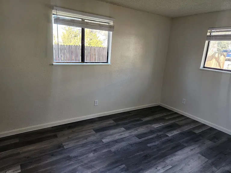 2304 S Williams St — Photo 14