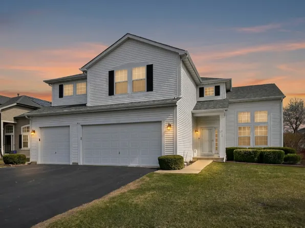 230 Stickley Ln, Lake In The Hills, IL 60156