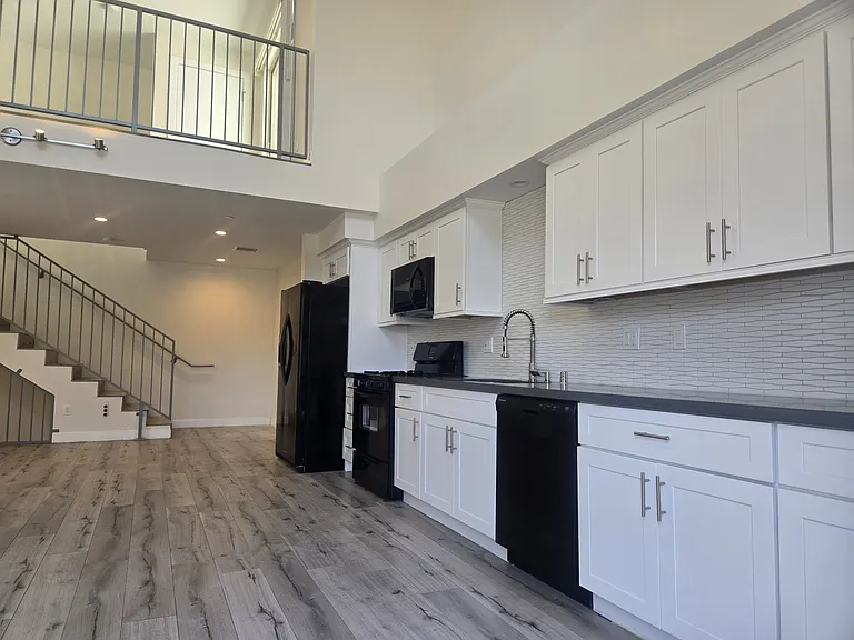 1110 Magnolia Ave #209 — Photo 4