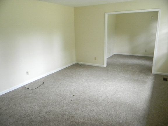 3rd image of 891 Tulip Ln