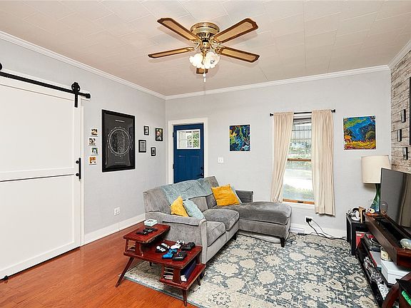 4th image of 504 W Boston Ave