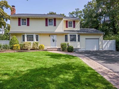 3 Barry Lane, Smithtown, NY, 11787