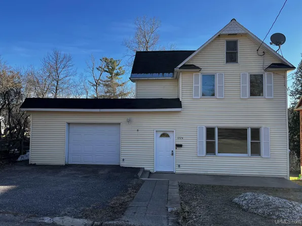 1224 Jasberg St, Hancock, MI 49930