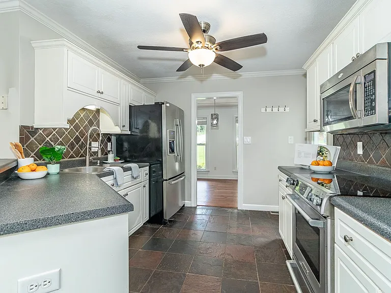 438 Bristol Rd — Photo 3