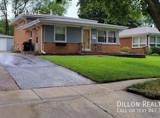 239 Kenloch Ave #1, Libertyville, IL 60048