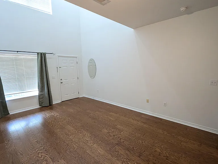 1537 Bentley Cir — Photo 5