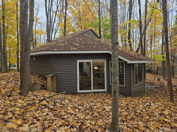 4153 N Lake Rd, Columbiaville, MI 48421
