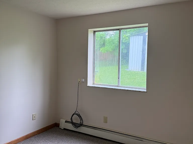 1369 Cayuga Ave — Photo 11