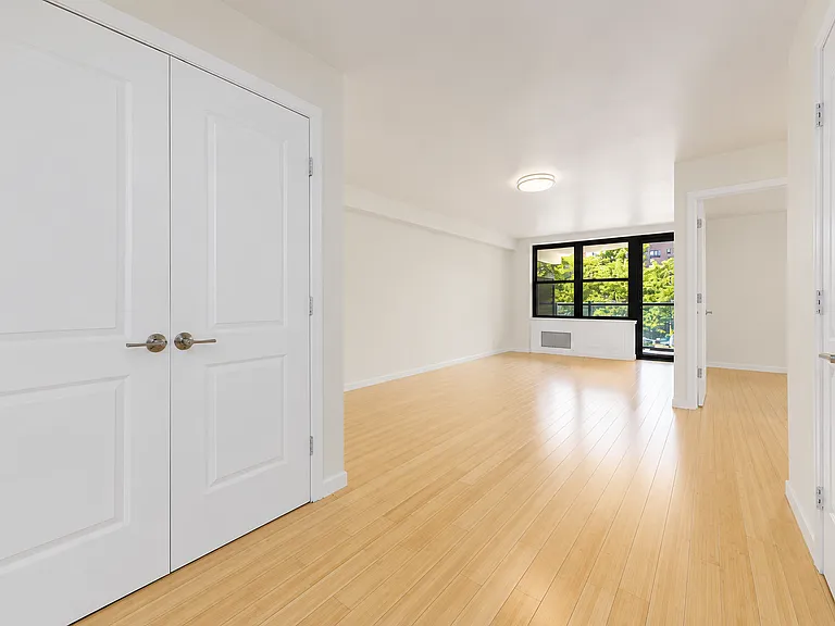 483 Ocean Pkwy #5C — Photo 3