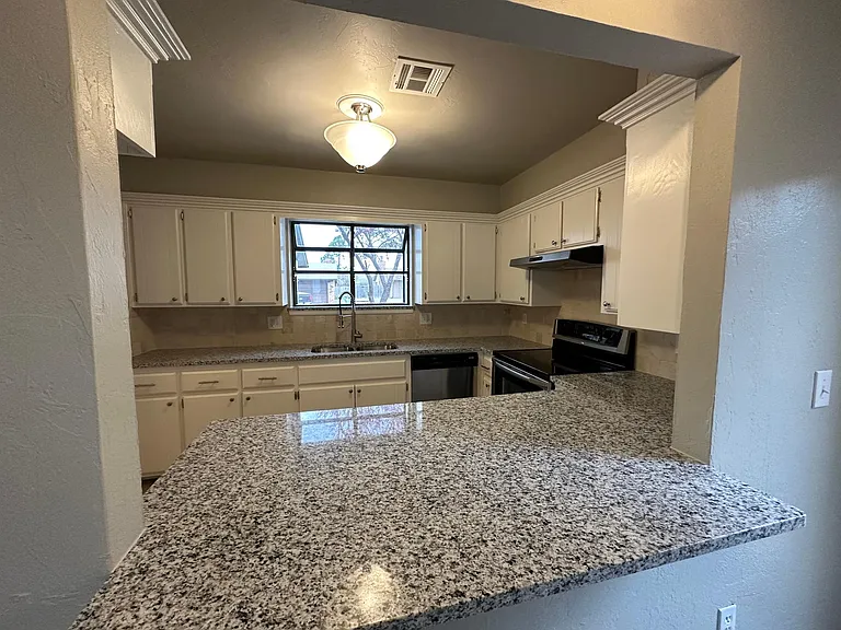 9324 S Hudson Ave #9324 — Photo 8