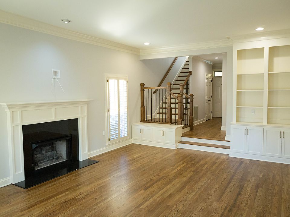 1st image of 1611 Cambridge Dr