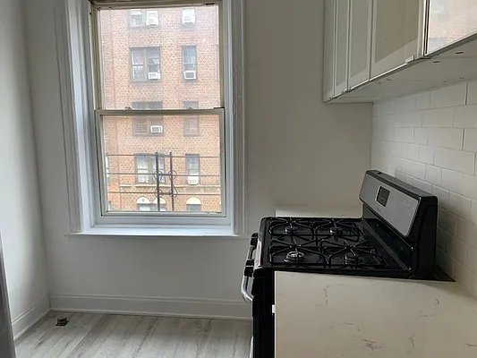 Rented by Premier Metro Realty Corp | media 4
