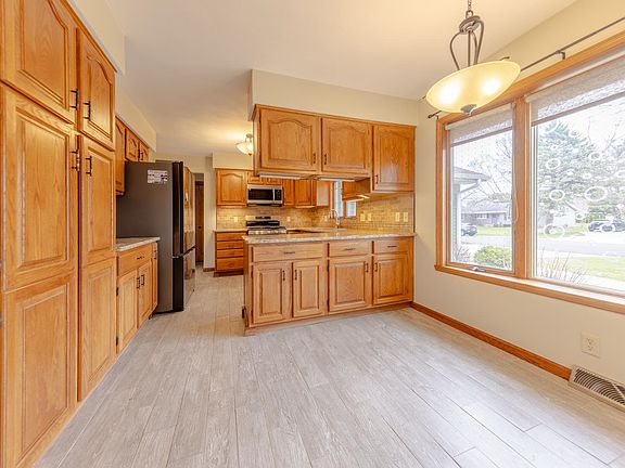 3rd image of 335 Forest Lake Dr