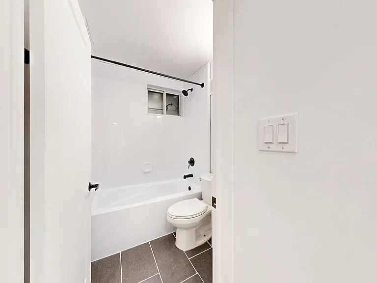 1252 Davenport Rd — Photo 16