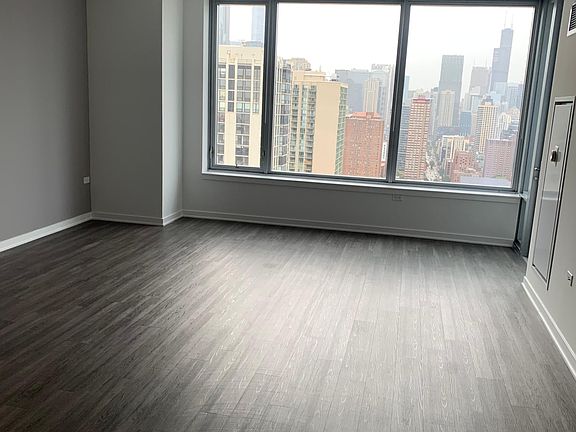 2nd image of 115 W Elm St #3108