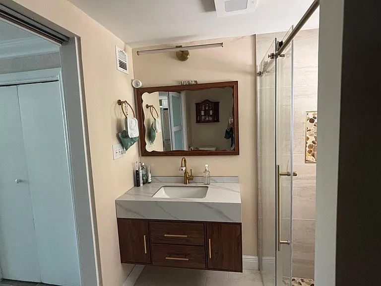 2480 NE 13th Ter #0 — Photo 37