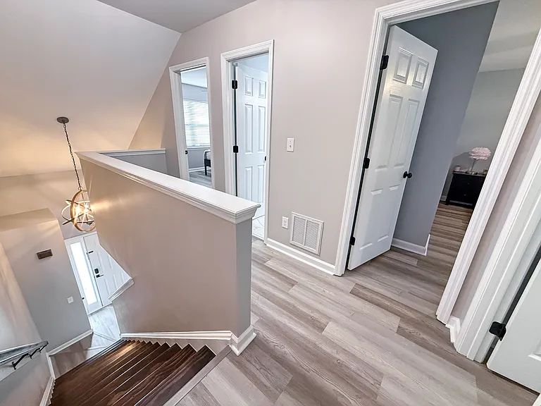 Upstairs Hallway Layout- Front queen bedroom, Guest Bath, Back Queen Bedroom, Office at the top of the stairs