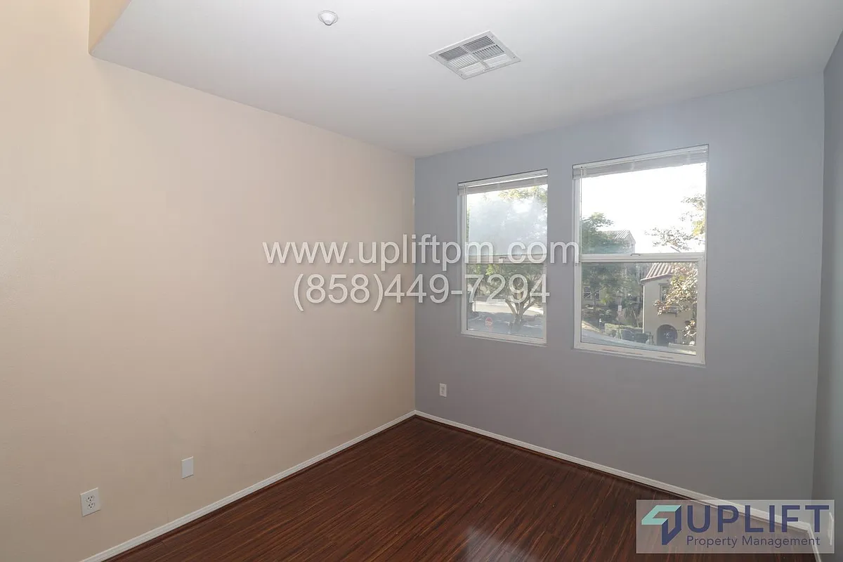 Building Photo - 4300 Newton Ave #65