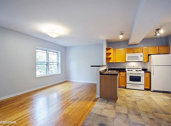 4th image of 2224 W Rosemont Ave #2