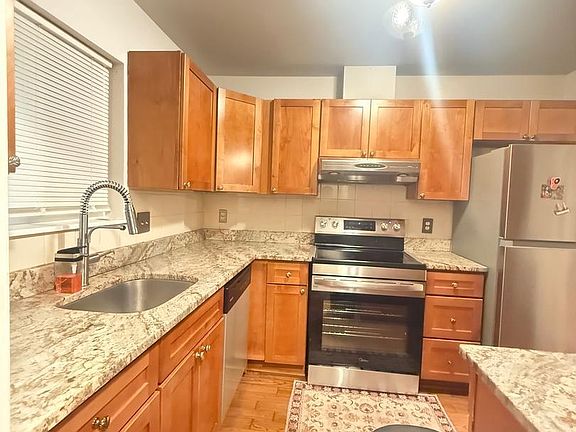 3rd image of 2808 Lee Oaks Pl APT 102