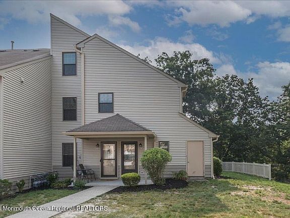 4th image of 311 Larkspur Ln