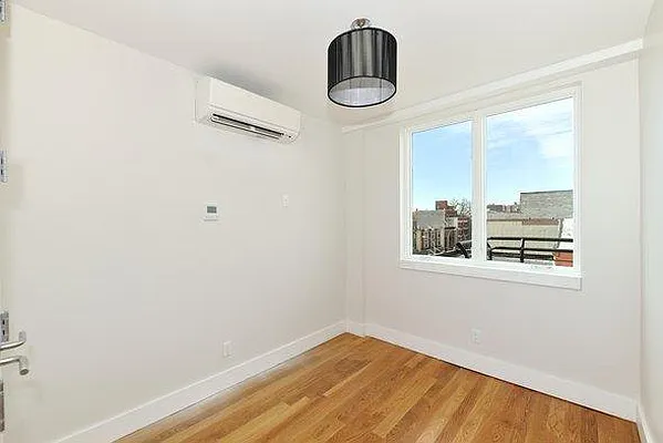 Rented by Evergreen Apartments BK | media 6