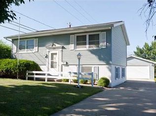 250 22nd Ave SW, Cedar Rapids, IA 52404