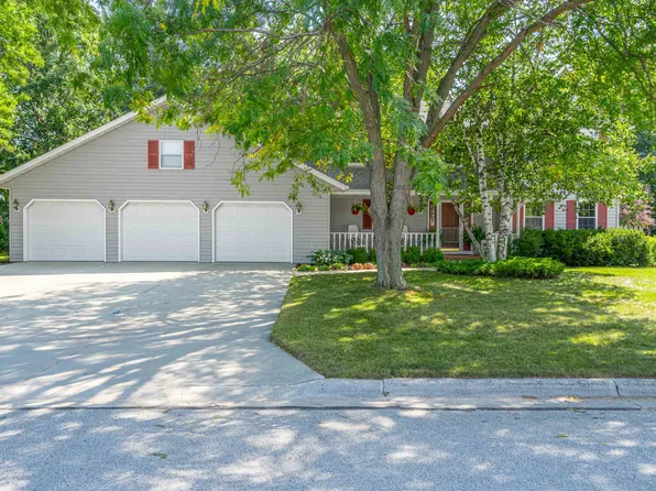 2550 Hillside Heights Dr, Green Bay, WI 54311