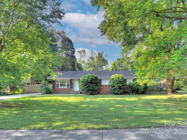 3951 Whitehall Dr, Charlotte, NC 28208