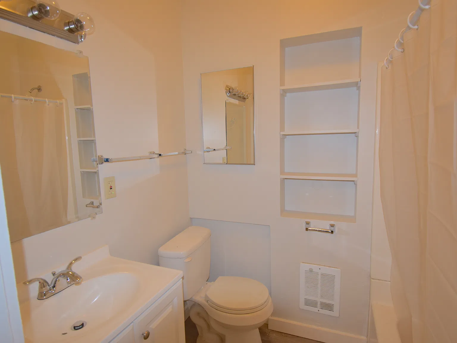 2 bed, 1040 sqft, $2,500 — Photo 3