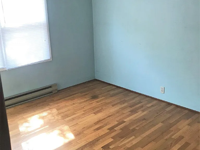 690 E 22nd Ave — Photo 5