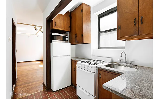 Rented by Douglas Elliman | media 26