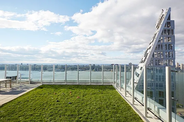 Rented by The Durst Organization | media 3