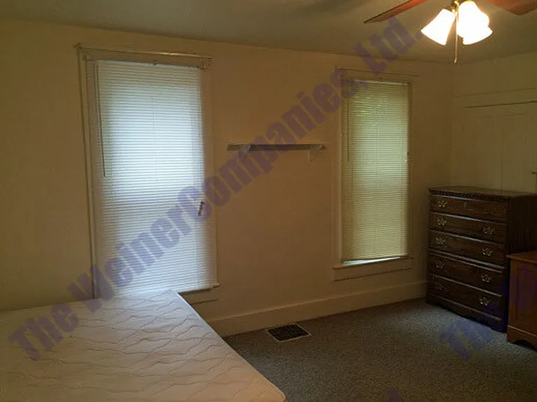 403 W Illinois St — Photo 14