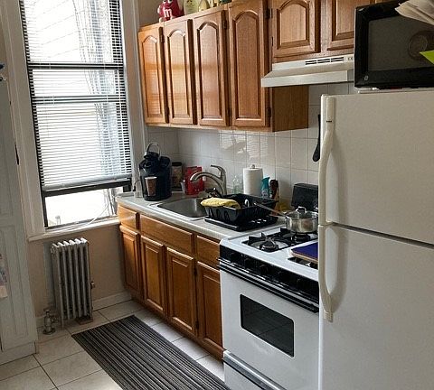 3rd image of 633 Humboldt St #1R