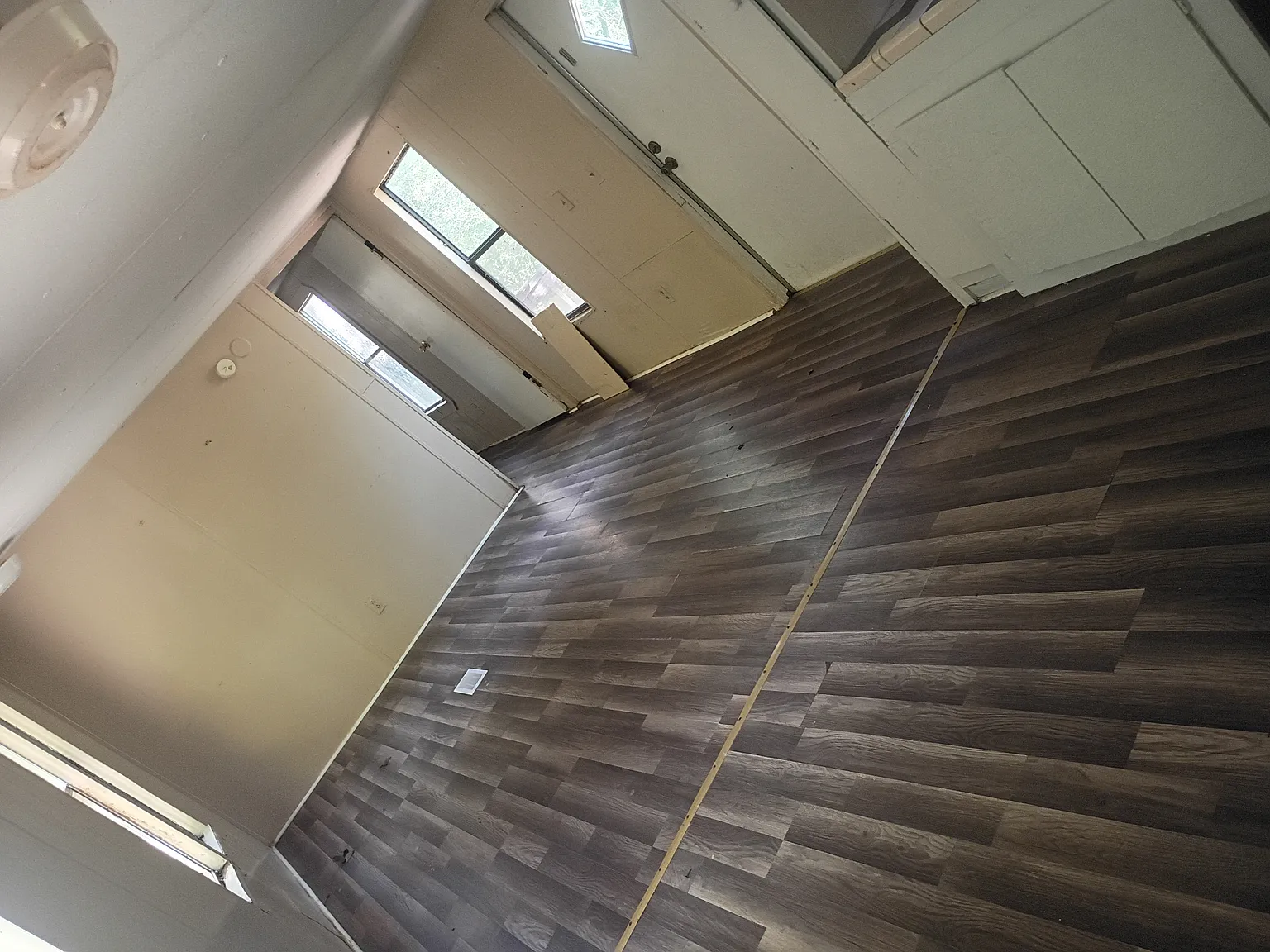 2 bed, 702 sqft, $1,000 — Photo 3