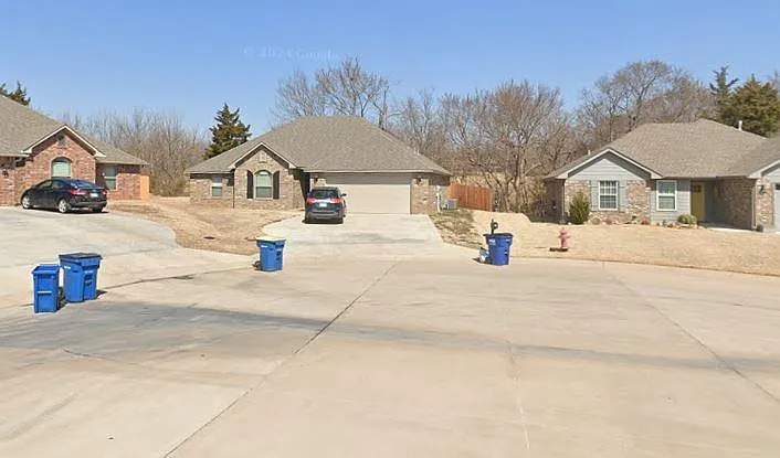 4 bed, 1843 sqft, $2,300 — Photo 2