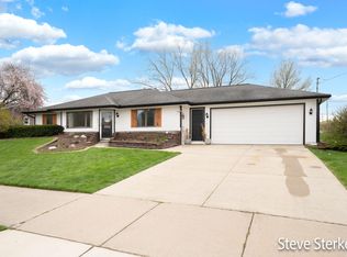 1182 E 8th St, Holland, MI 49423