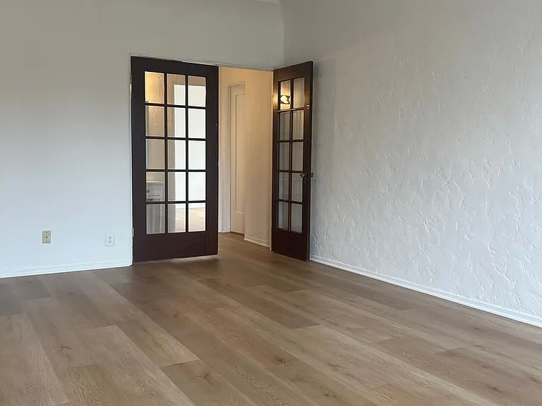732 S Mansfield Ave — Photo 1