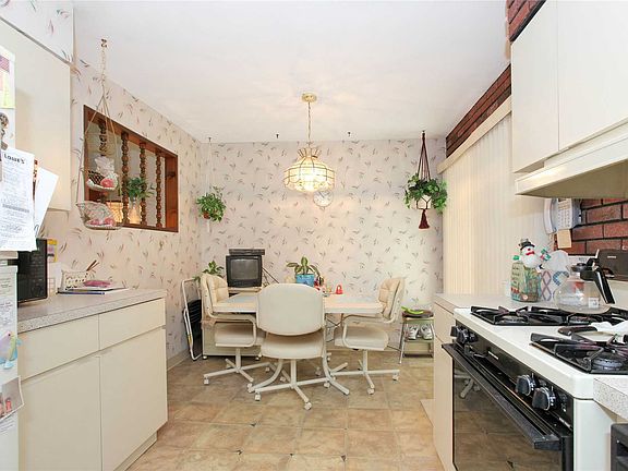 5th image of 330 W 23rd St