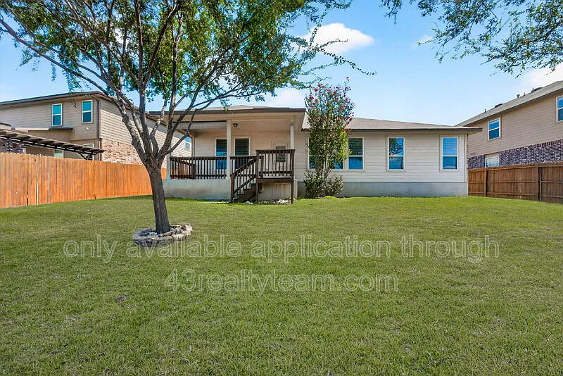 4 bed, 2.0 bath, 2500 sqft, $2,495 — Photo 4