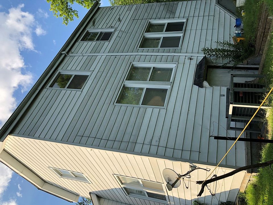 2nd image of 202 Highland Ct
