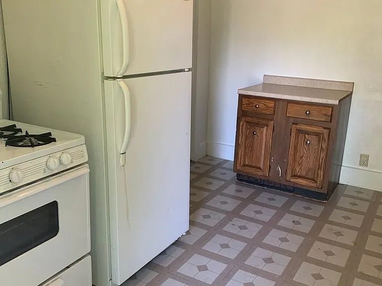 812 Walnut St — Photo 9
