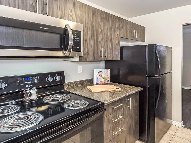111 Base Line Rd W — Photo 14
