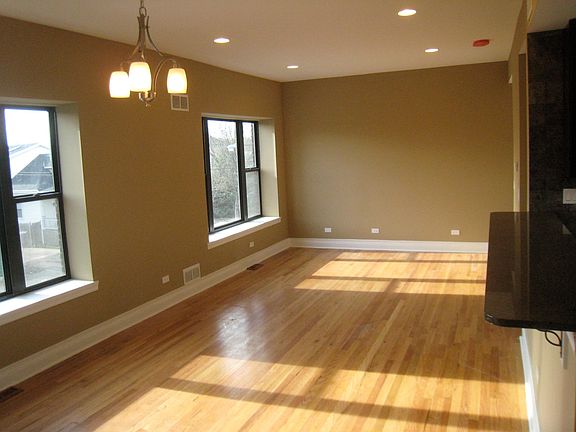 2nd image of 3611 N Artesian Ave APT 2