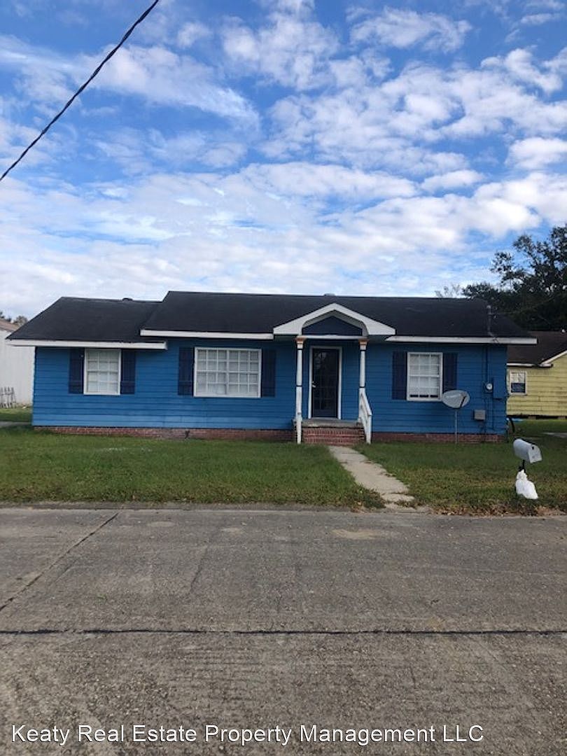 317 Acadian St, New Iberia, LA 70560 Zillow