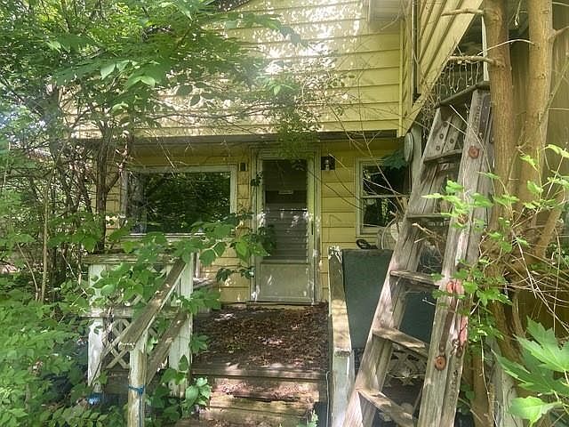 1st image of 903 Gold River Ave