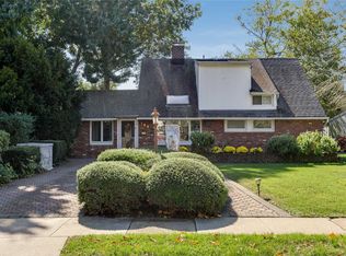 189 Blacksmith Rd, Levittown, NY 11756