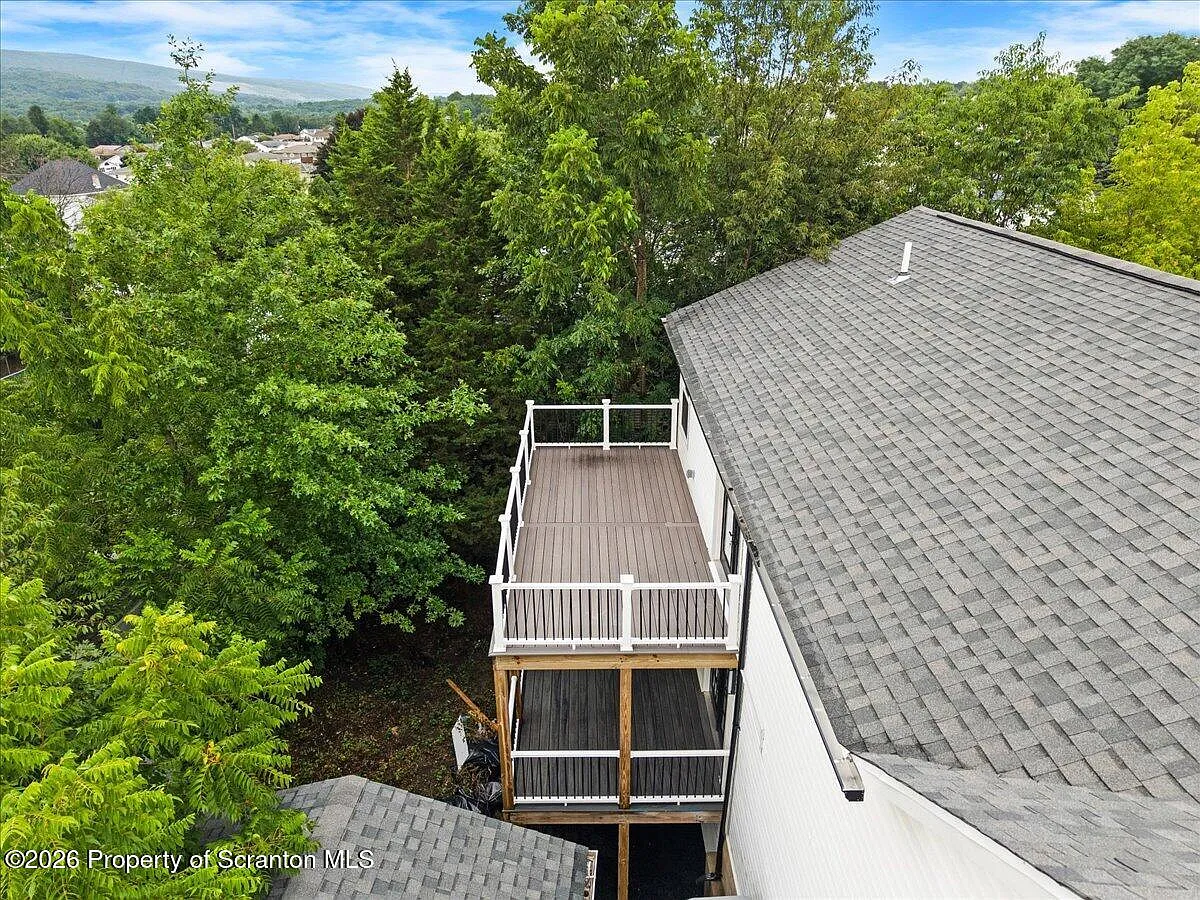 5 bed, 5.0 bath, 3452 sqft, $3,000 — Photo 4